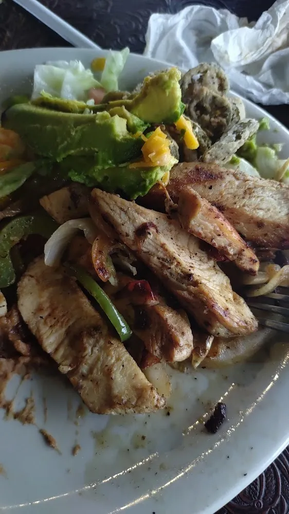 Lunch Portion Fajitas with Rice Beans and Guacamole
